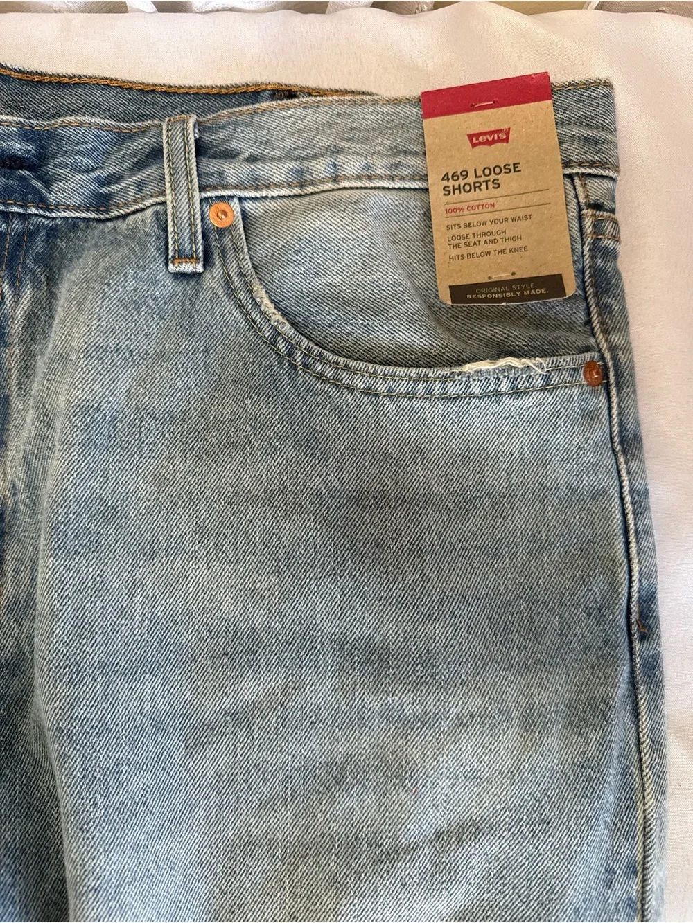 Sz 40 Men's Levis 469 loose shorts Light Blue Distressed Denim (76)
